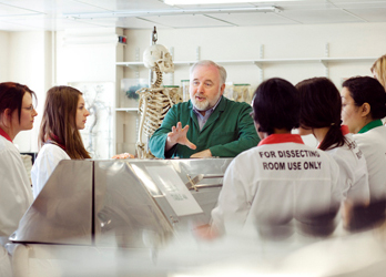 Dr Alistair Hunter